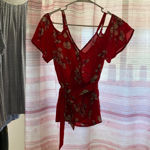 Red floral top - Picture 2 of 4